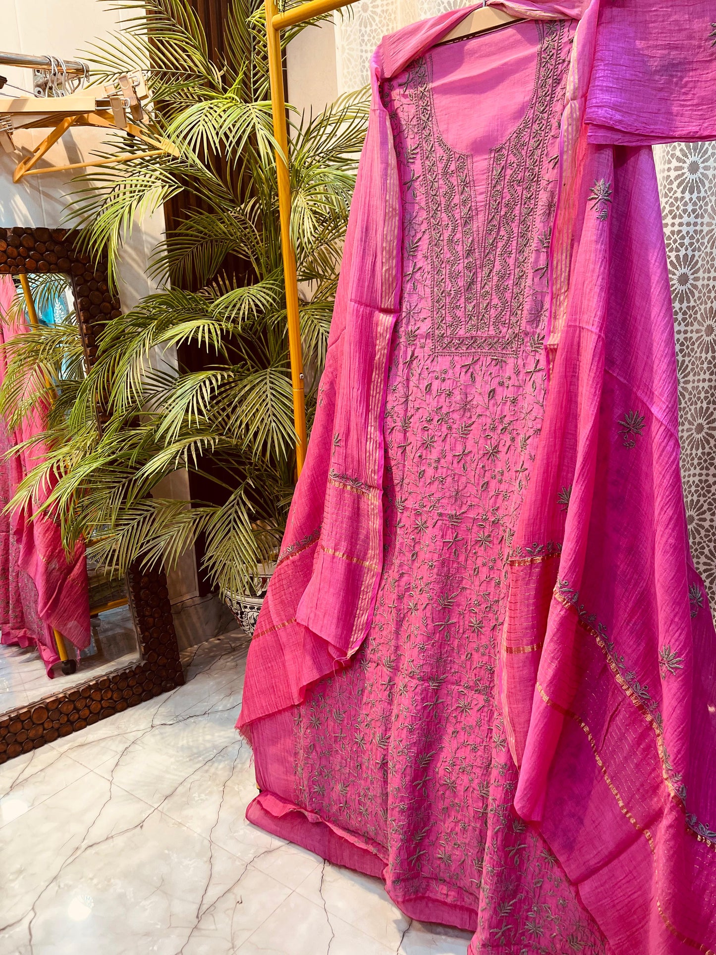 Nazaqat Gul-e-Rangin — Ombre Pink Mul Kurta Dupatta with Green 2 Taar Jaal Chikankari Elegance