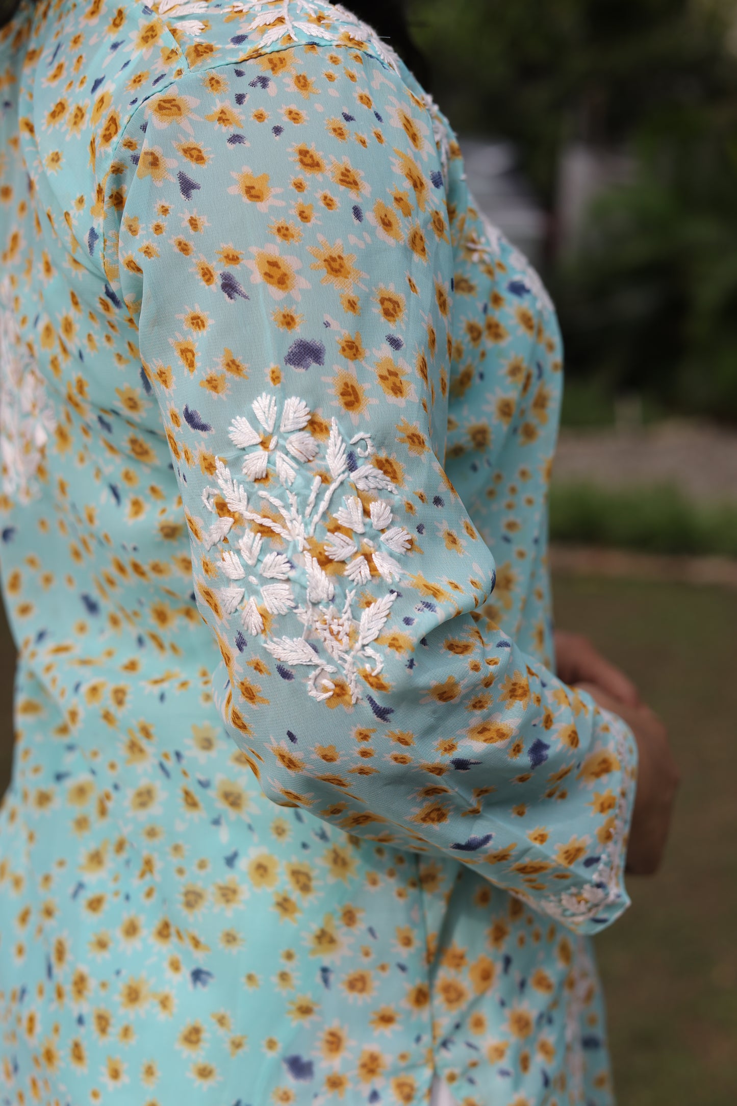 Mehfil-e-Leher – A gathering of waves in soft elegance.
