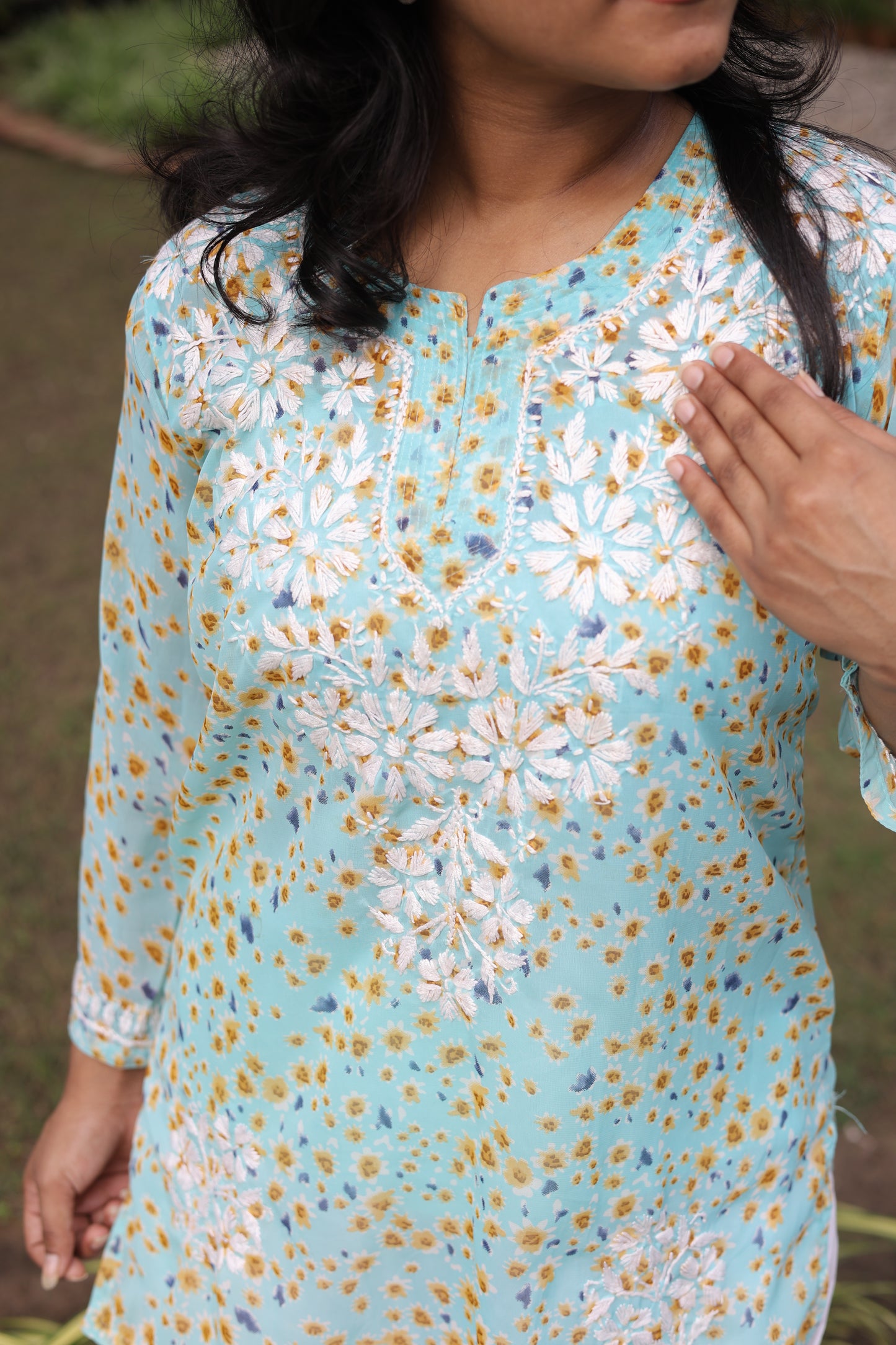 Mehfil-e-Leher – A gathering of waves in soft elegance.