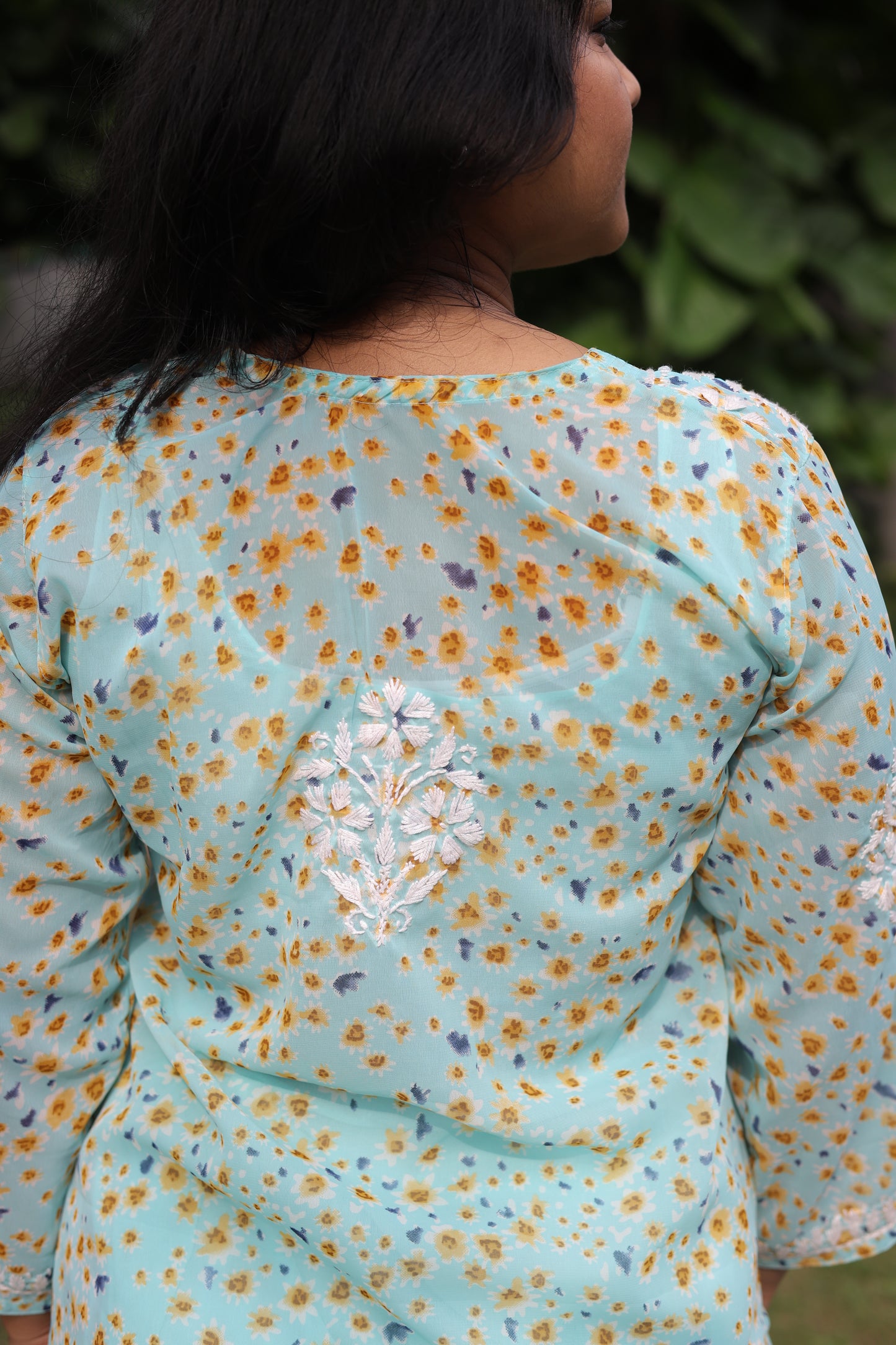 Mehfil-e-Leher – A gathering of waves in soft elegance.