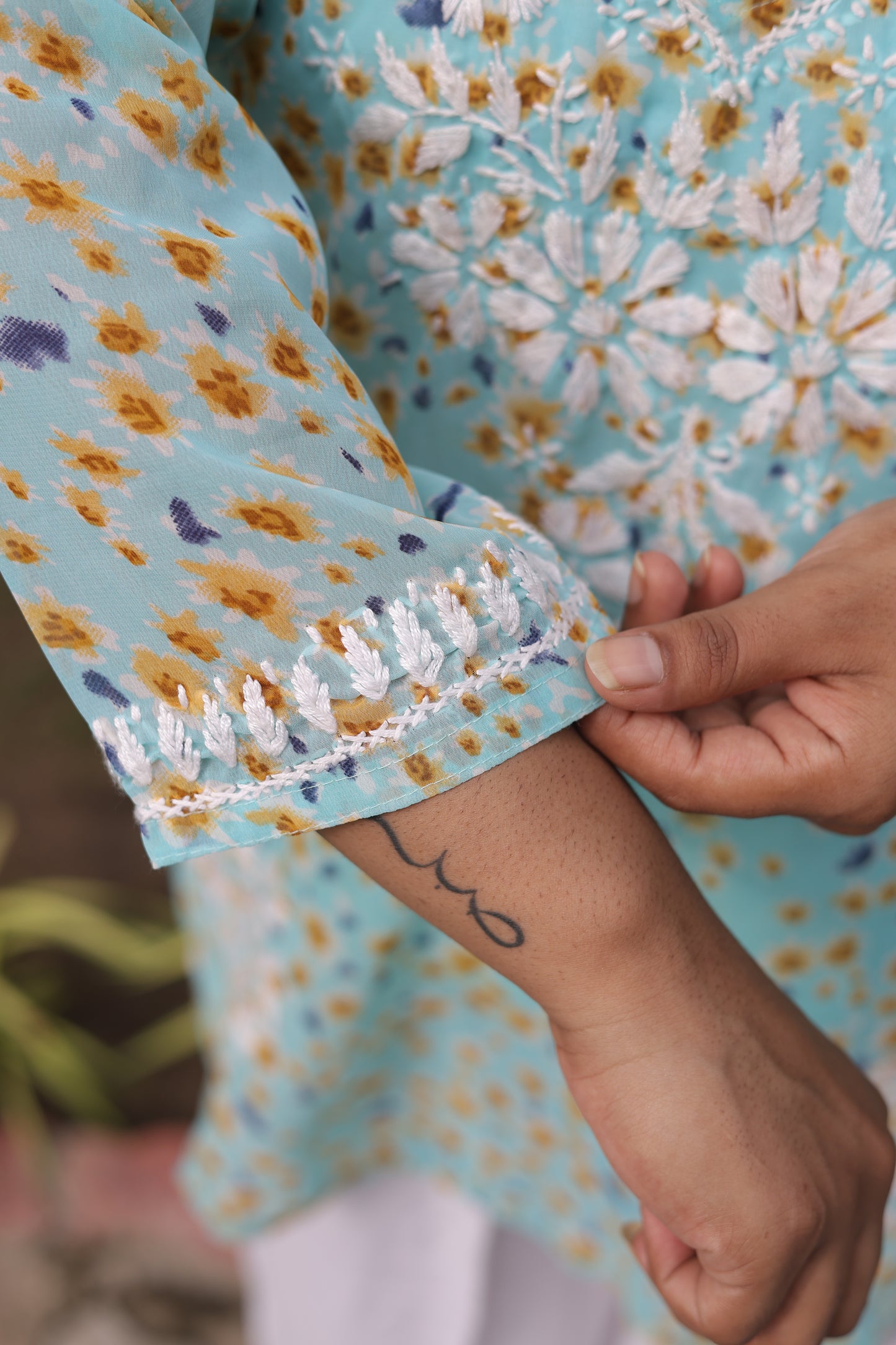 Mehfil-e-Leher – A gathering of waves in soft elegance.